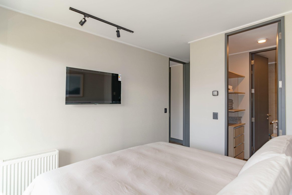 daffodil carpentry wardrobe fitters swansea walk in storage